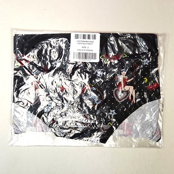 ❤️NWT VINTAGE TORRID HIPSTER PANTY - LOVERS TATTOO HEART PINUP PRINT - PLUS SIZE - Picture 4 of 10